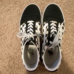 Black and white size 10 old school vans